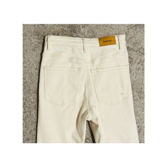 Super High-Waisted Distress Jeans - Picture 5 of 10